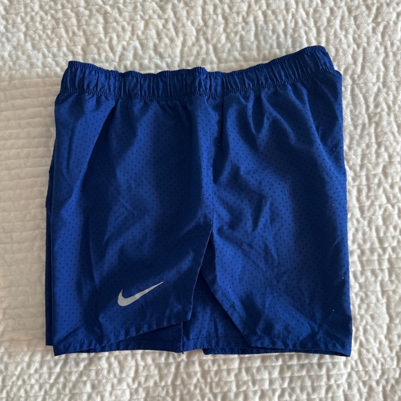 Small Nike Fast 4in inseam shorts - Picture 2 of 2